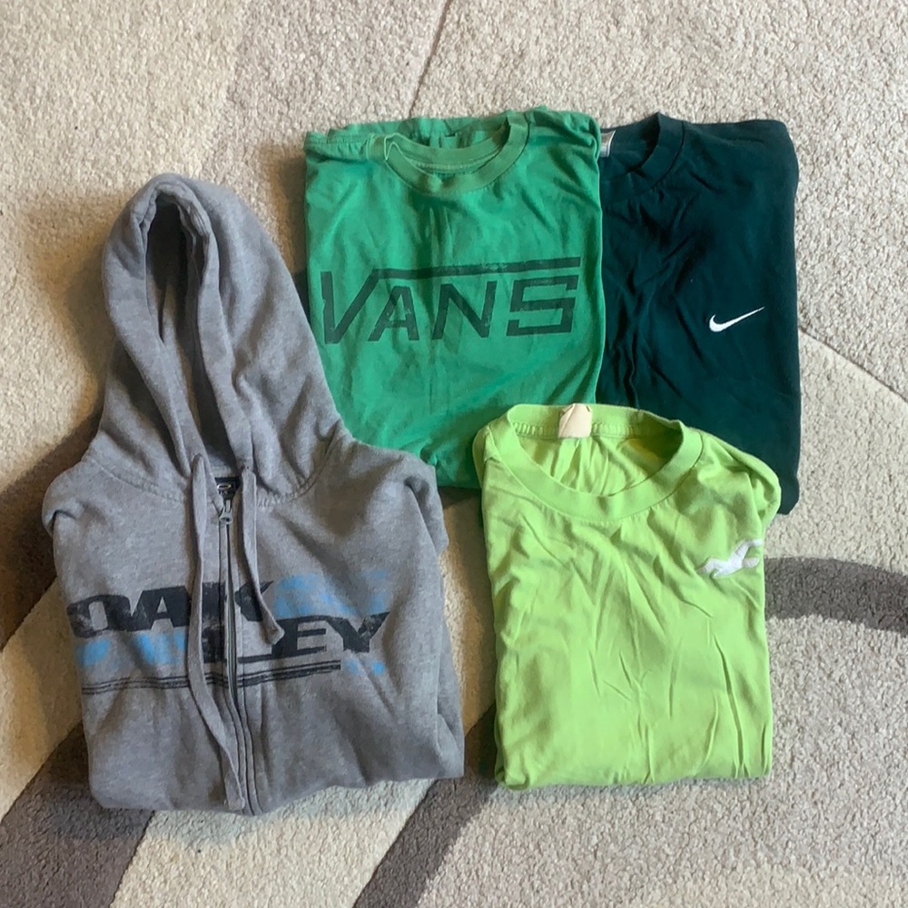 BUNDLE of 4 LARGE MEN TOPS